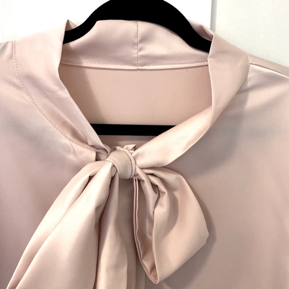 New! Pink blouse, satin, long sleeves. - Picture 3 of 5